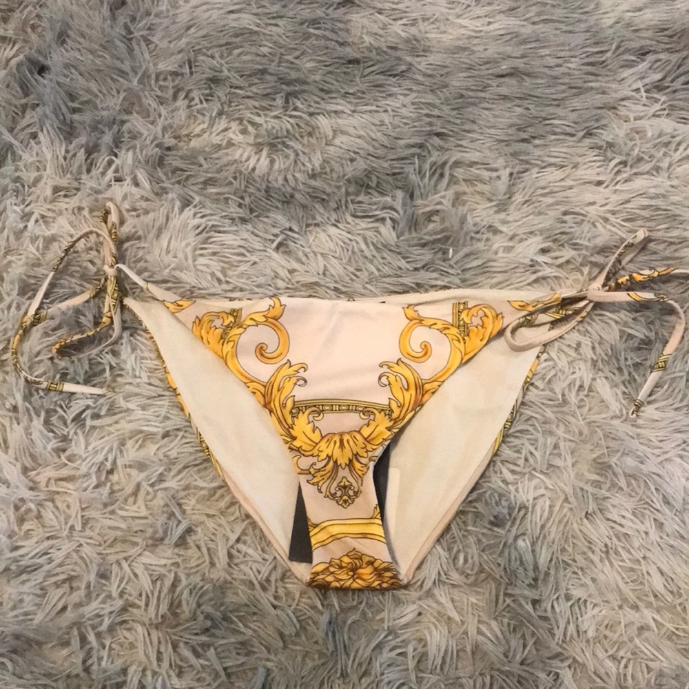💛New Authentic Versace La Coupe des Dieux  Cream Bikini Bottom Gold– Size 3